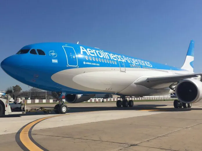 Aerolineas-1-696x522 (1)