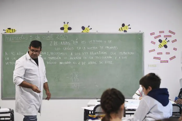 maestro-aula-696x464