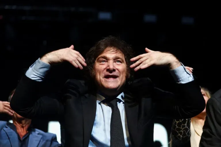 Milei-enojado-768x512